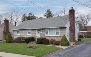 112 Princess St, Hicksville, NY 11801-1100
