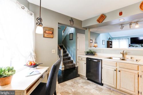 1046 Country Hill Dr, Harrisburg PA  17111-4655 exterior