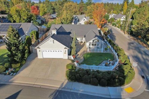 125 Scotia Pne Cir, Grass Valley CA  95945-5418 exterior