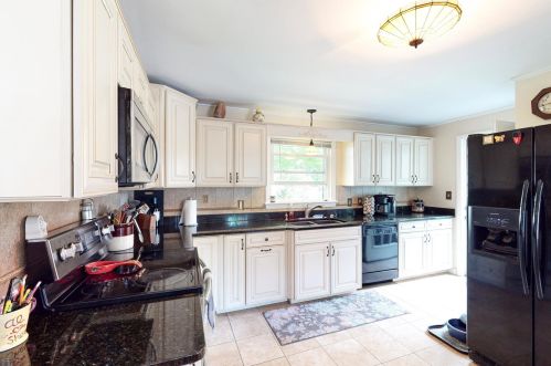 27 Howard Ave, Tilton NH  03276-1612 exterior