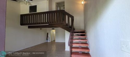 2421 40th Ave, Hollywood FL  33021-3651 exterior