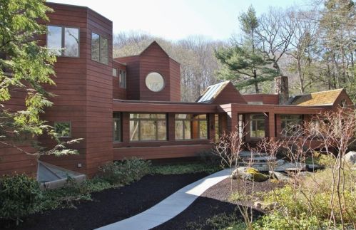 688 Westover Rd, Stamford, CT 06902-1321