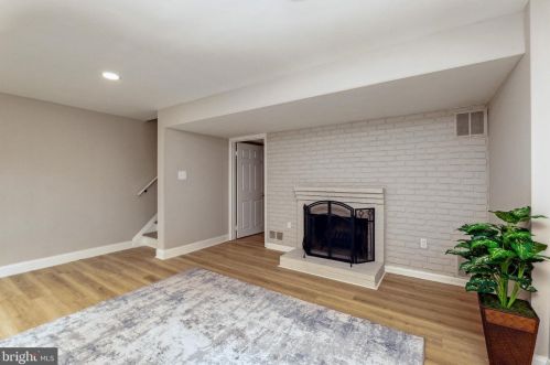 3442 Beale Ct, Woodbridge VA  22193-1702 exterior