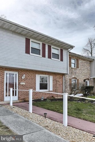 96 Queen Ave, West Enola, PA 17025-2337