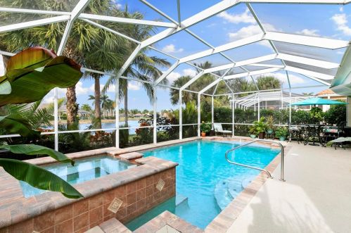 14255 Manchester Cir, Naples, FL 34114-7221
