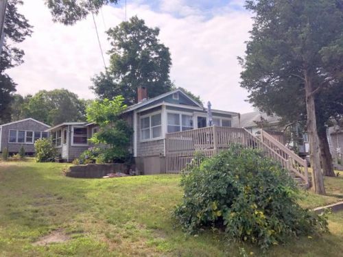 31 Agawam Beach Rd, Wareham, MA 02571-2440