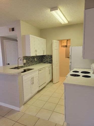 10312 Fox Trail Rd, West Palm Beach, FL 33411-1448