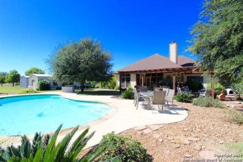 249 Hunters Dawn, Lavernia, TX 78121-4744