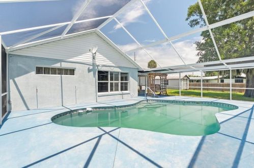 1845 Mango Tree Dr, Edgewater FL 32141-3925 exterior