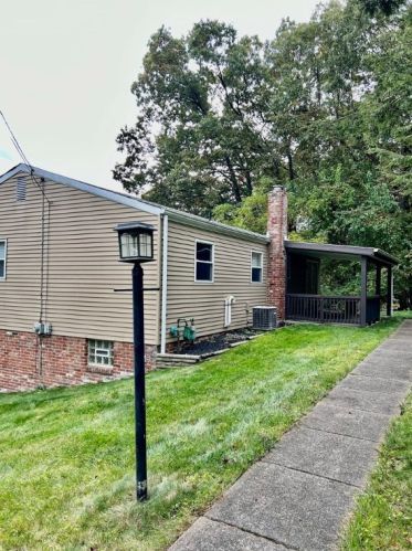 1370 Parkway Rd, Pittsburgh, PA 15237-6326