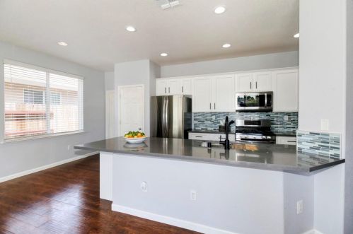 9674 Two Harbors Dr, Elk Grove CA  95624-4491 exterior