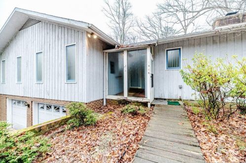 1386 Illinois Ave, Sanford, NC 27332-8311