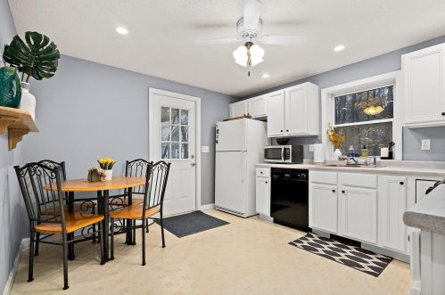 47 Main St, Newton, NH 03858-3116