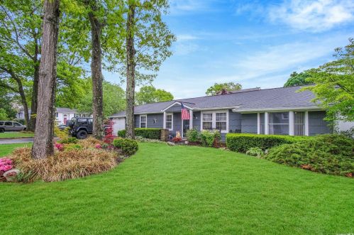 2 Havendale Gate, Panamoka, NY 11961-2141