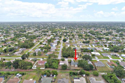 1142 Heather St, Fort Pierce, FL 34983-2454