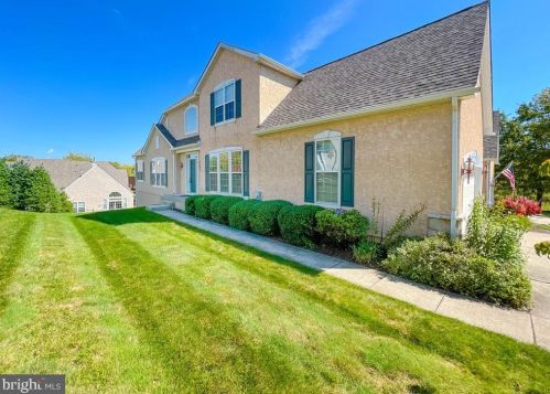 4 Bartons Mill Dr, Washington Crossing, PA 18977-1351