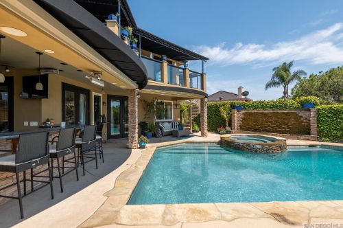 2562 Grandview St, San Diego CA 92110-1031 exterior