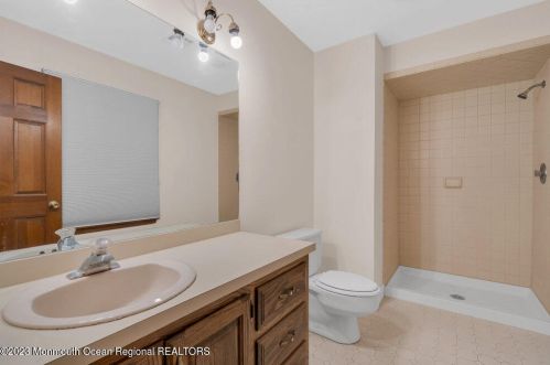 6 Diane Dr, Bricktown NJ  08724-4367 exterior
