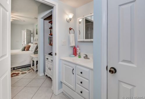 4241 Atlantic Ave, Daytona Beach FL 32127-7004 exterior