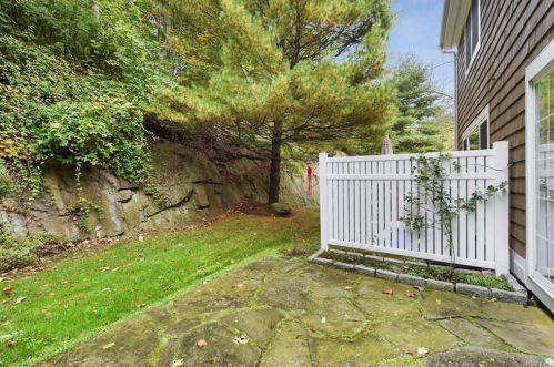 52 Deer Tree Ln, Briarcliff NY  10510-1751 exterior