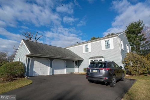 44 Joshua Dr, Southampton, PA 18954-1041