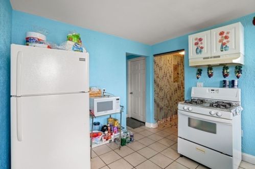 142 Marlborough St, Chelsea MA  02150-2910 exterior