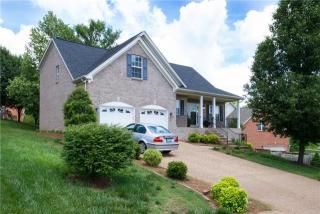 102 Mansker Park Dr, Hendersonville, TN 37075-7008