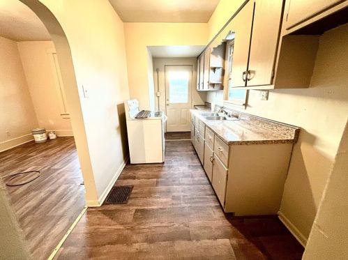 1395 Leishman Ave, New Kensington, PA 15068-5607