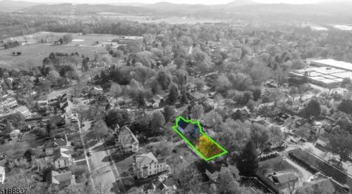 320 Knowlton St, Belvidere NJ  07823-1824 exterior