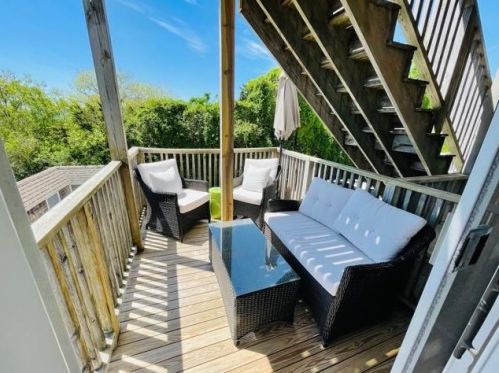 49 Thomas Ln, Falmouth, MA 02540-2700