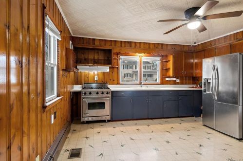 3 Washington Ave, Florida, NY 10921-1809