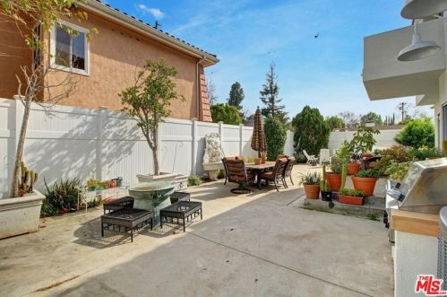 5100 Noble Ave, Van Nuys CA 91402-4509 exterior