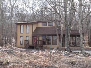 2166 Southport Dr, Bushkill PA  18324-8875 exterior