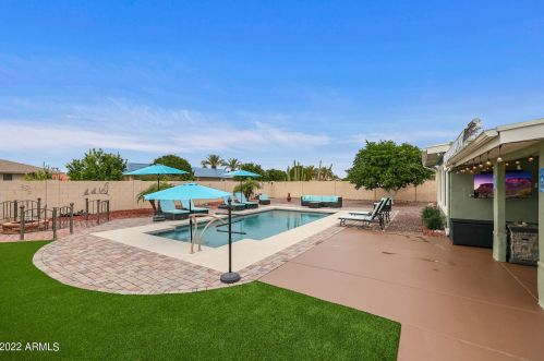 10850 Brookside Dr, Sun City AZ 85351-1013 exterior