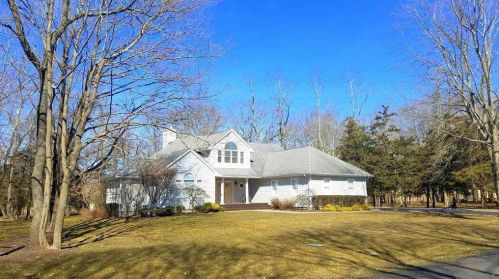 441 Country Rd, Canaan Lake, NY 11772-5414