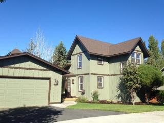 20818 Liberty Ln, Bend OR  97701-8596 exterior
