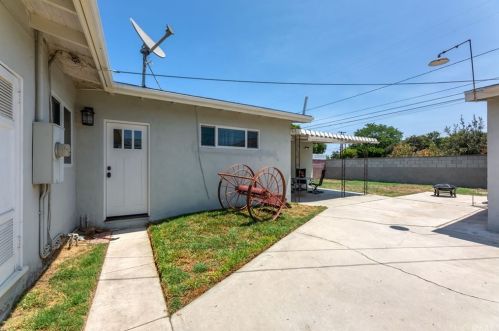 2850 Foreman Ave, Long Beach CA  90815-1112 exterior