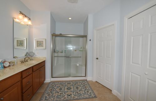 4 Chadwick Ct, Mashpee MA exterior