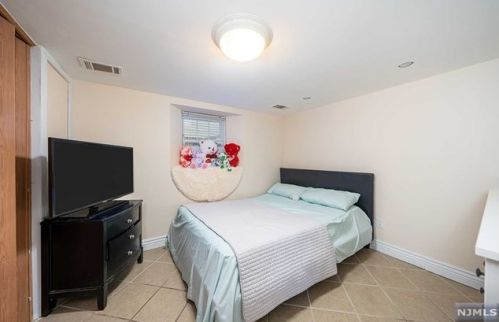 214 Columbus Pl, Cliffside Park NJ  07010-1006 exterior