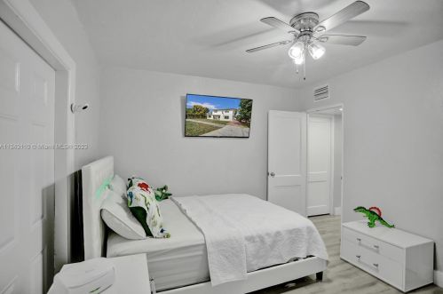 921 18th St, Hialeah FL  33010-2322 exterior