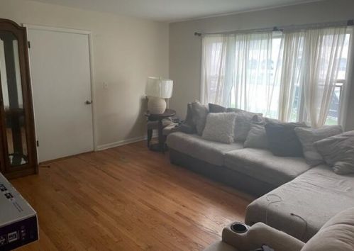 10124 Capitol Dr, Milwaukee, WI 10126-1320
