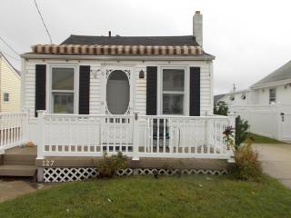 127 3rd Ave, Wildwood Crest, NJ 08260-2929