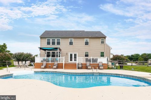 1 Helen Lois Ct, Pilesgrove NJ  08098-2639 exterior