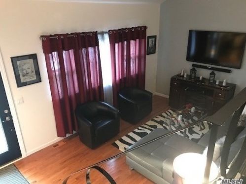 73 Kissimee Rd, North Lindenhurst, NY 11757-6816