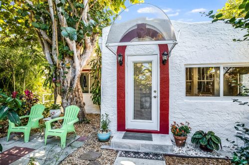 230 10th St, Delray Beach, FL 33444-4048