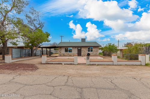 5231 Hampton Roads Dr, Tucson, AZ 85706-2551
