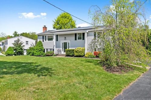 66 Todd Dr, North Haven CT  06473-1038 exterior