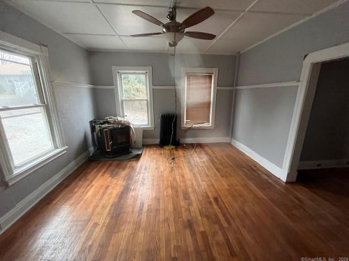 23 Bentley Ave, Norwich CT  06360-6901 exterior