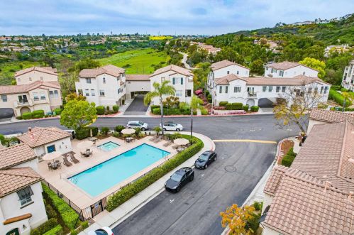 3147 Via Puerta, Carlsbad CA  92009-6081 exterior