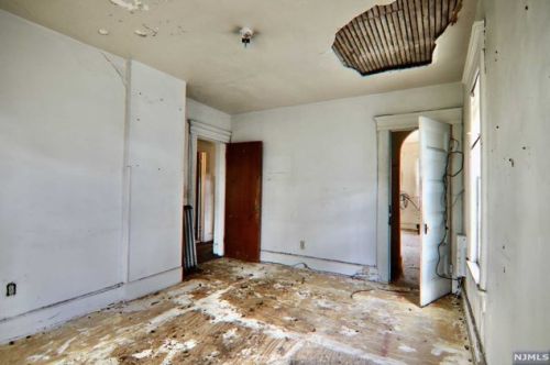 13 Essex St, East Orange NJ  07017-1305 exterior